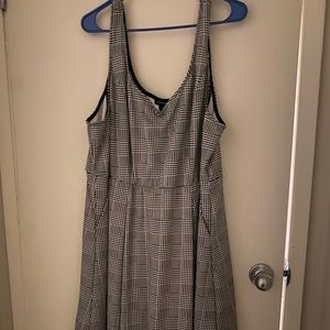 Size 26 houndstooth black and white torrid midi dress